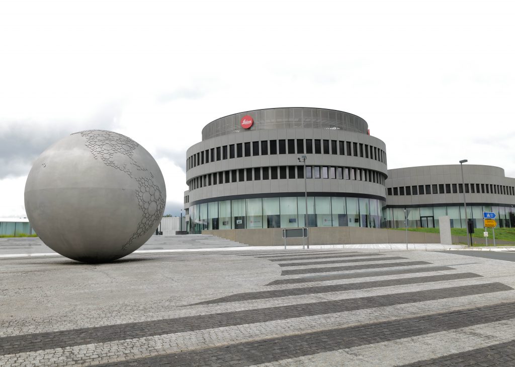 Entering the Ernst-Leitz-Park