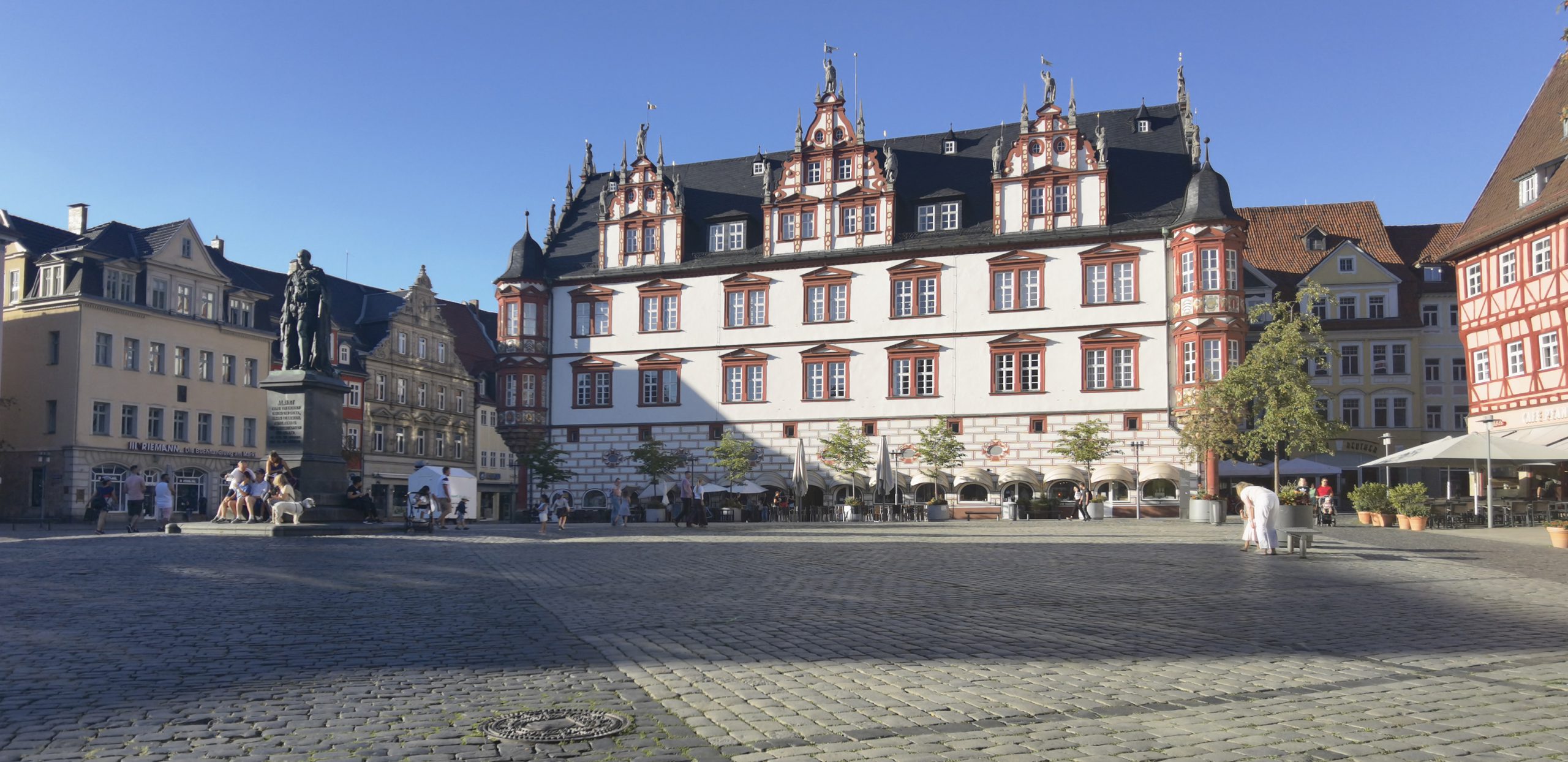 Coburg Markt Stadthaus with Statue of Prinz Albert