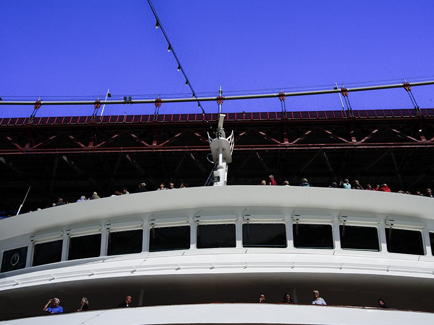 Crossing the Pont d’Aquitaine below