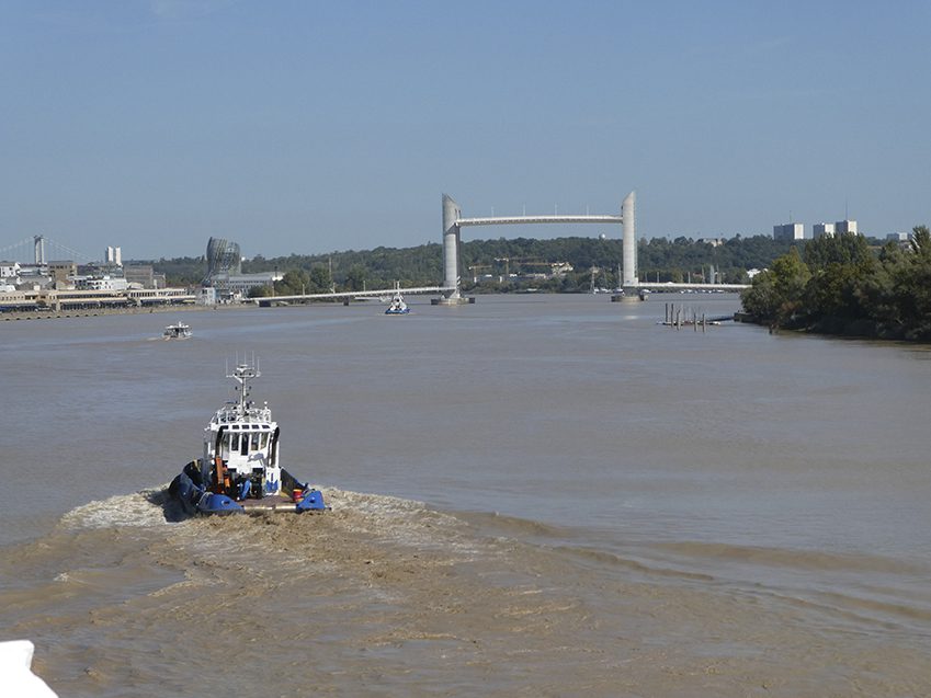 Harbor Tug at Bordeaux