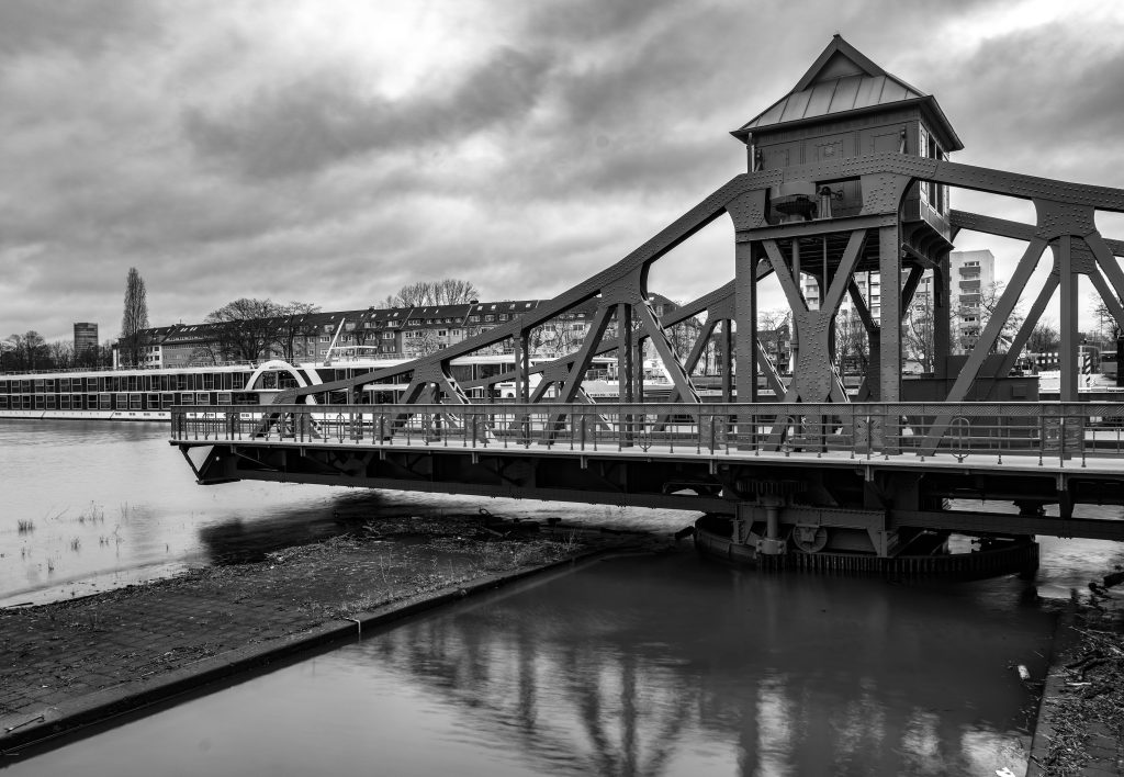 Köln Poll Südbrücke