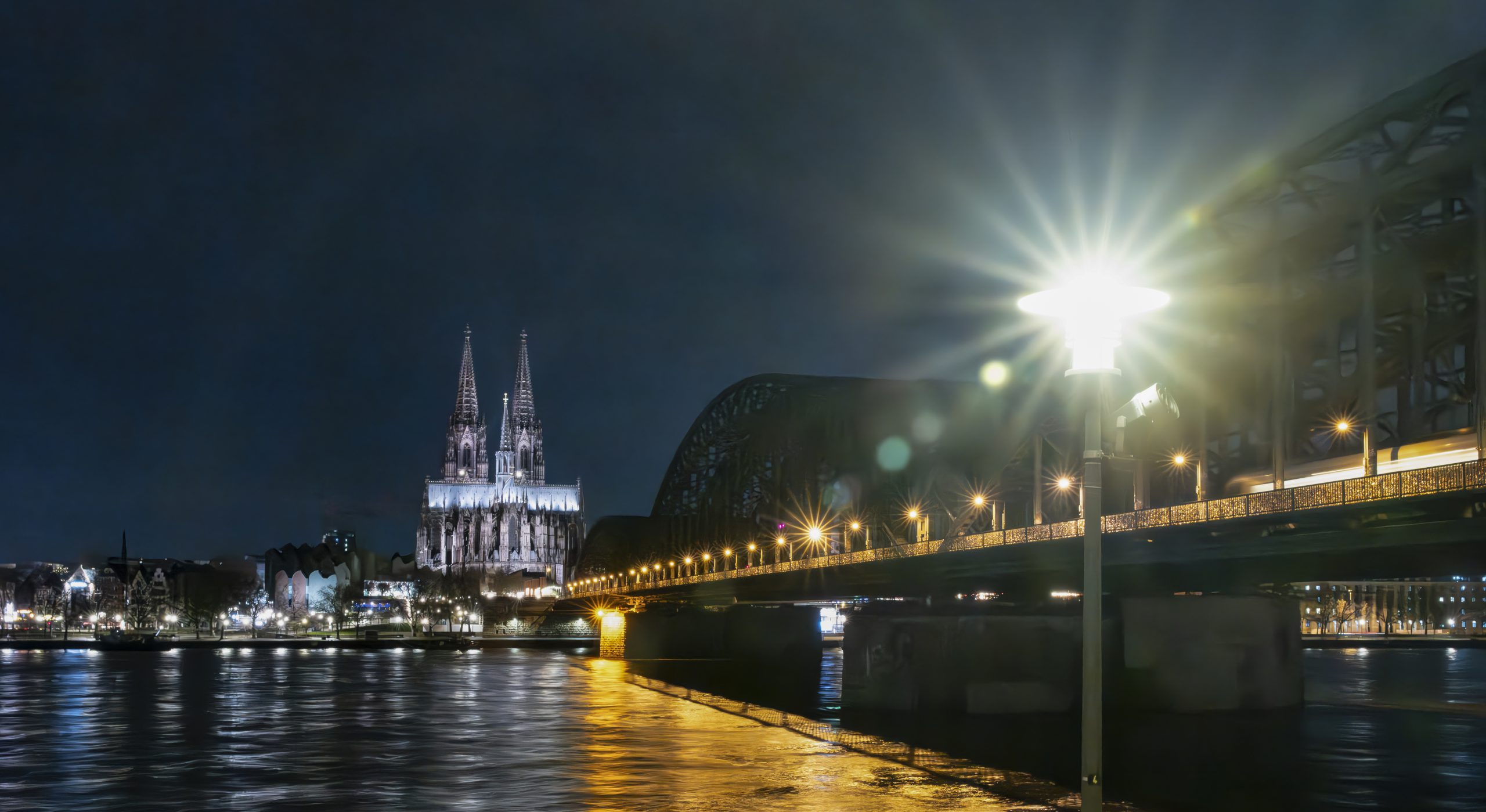 Köln Dom Hohenzollernbrücke Rhein